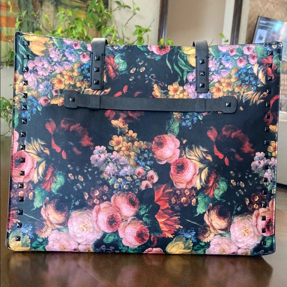 Exquisite Floral Black Tote Bag - Picture 13 of 15